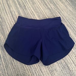 Lululemon Speed Up Short Mid Rise 4” in Larkspur
